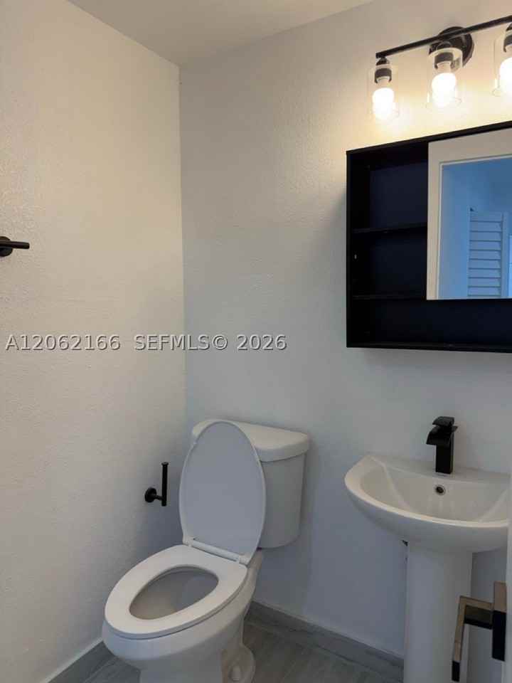7842 Nw 5th Ave - Photo 5 of 10