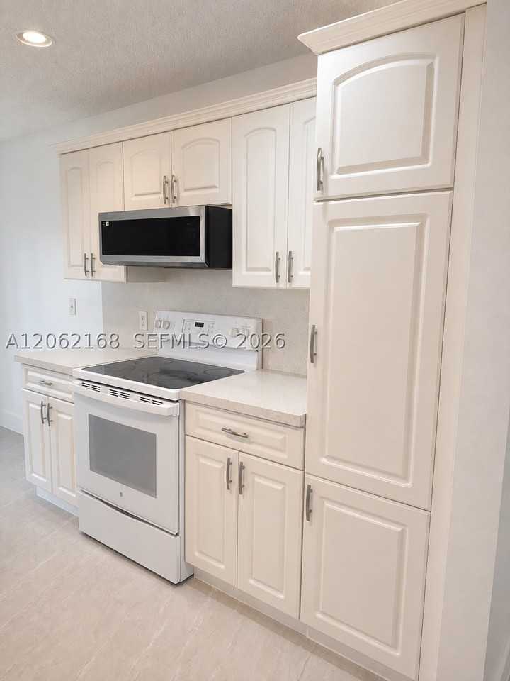 16341 Malibu Dr #19 - Photo 6 of 23