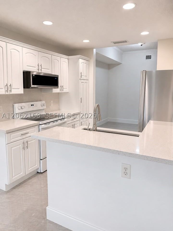 16341 Malibu Dr #19 - Photo 7 of 23