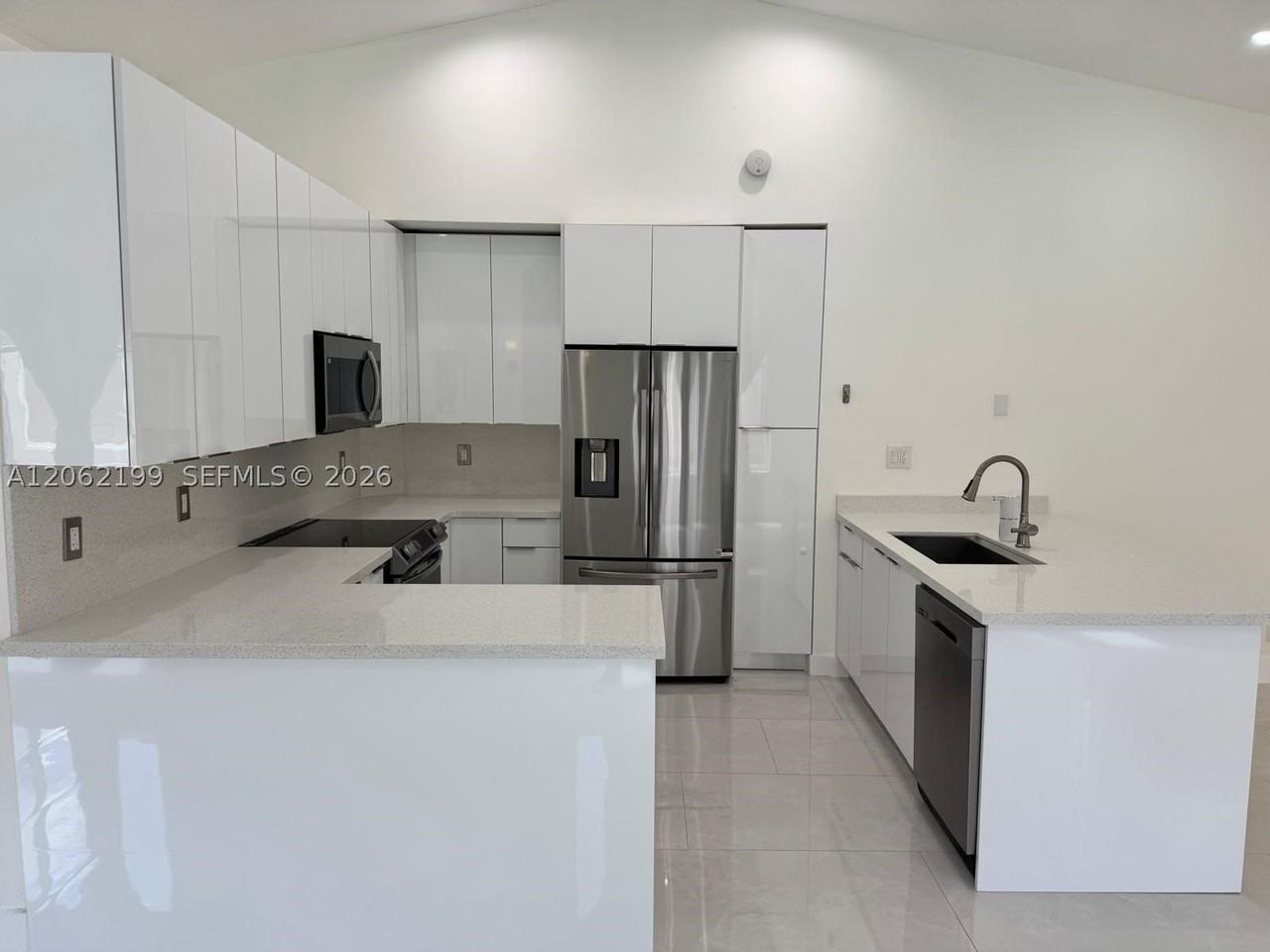 1133 Alexander Bnd - Photo 3 of 5