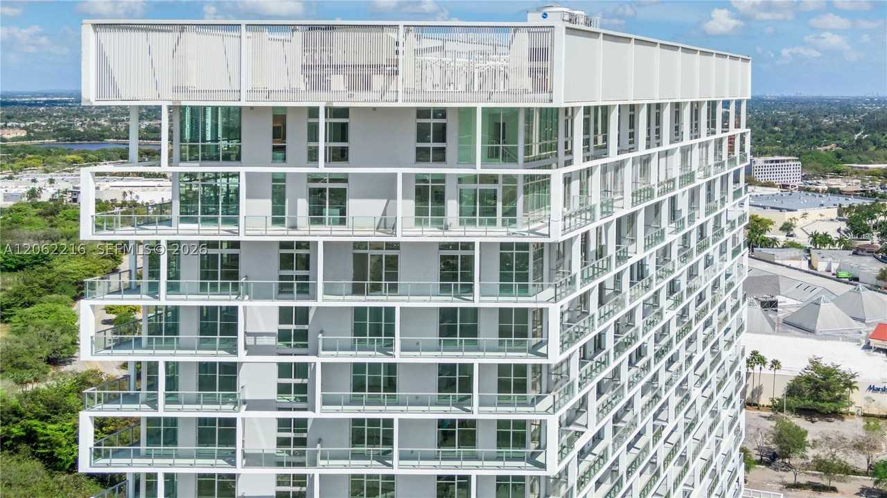 2000 Metropica Way #2010