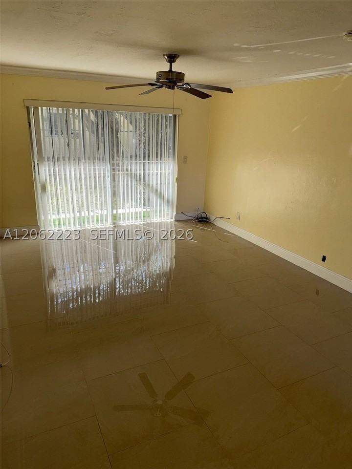 14052 Ne 2nd Ct #221 - Photo 5 of 7