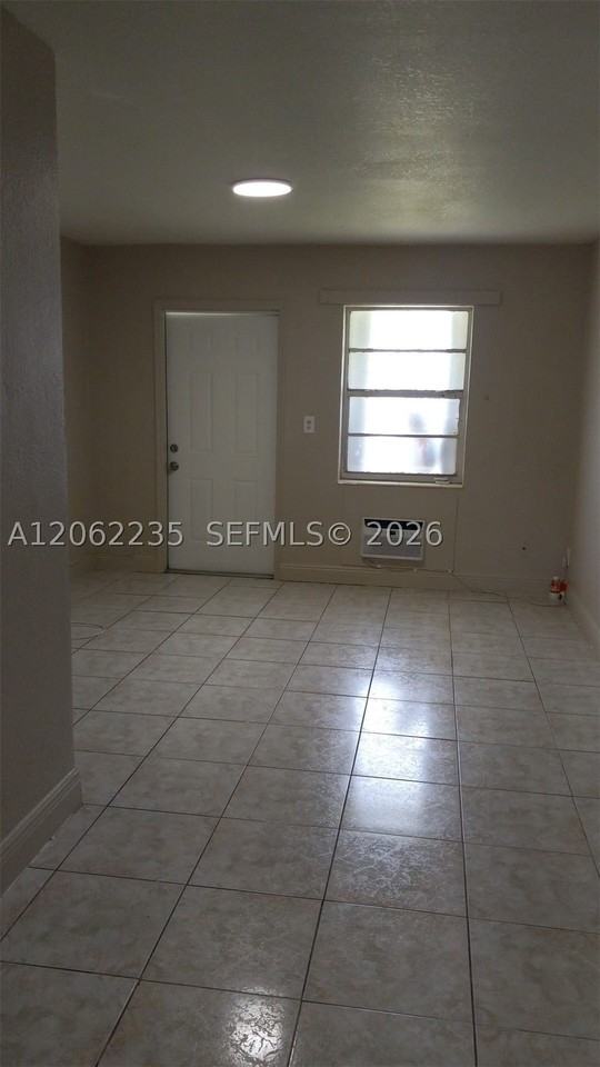 1462 Nw 2nd Ave #2 - Photo 4 of 8