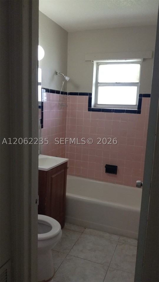 1462 Nw 2nd Ave #2 - Photo 5 of 8