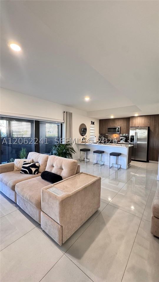 268 Nw 13th Ct - Photo 4 of 28