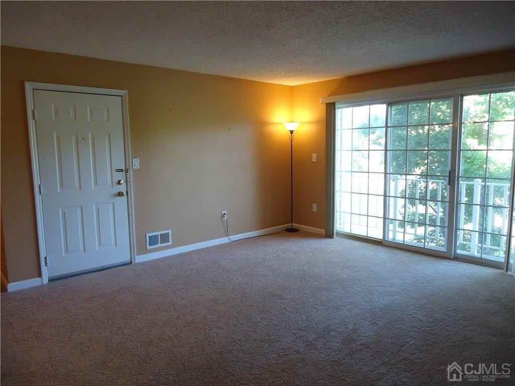313 Wimbeldon Ct - Photo 2 of 11