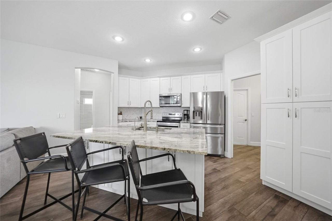 2880 Vogler Ln - Photo 7 of 49
