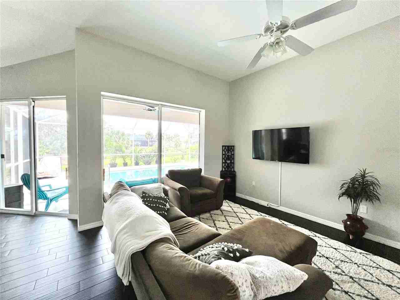 1268 W Hillsborough Blvd - Photo 4 of 28