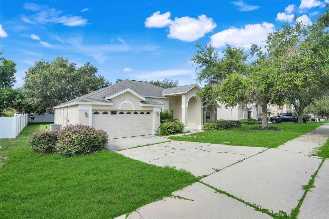 12900 Cloverdale Ln - Photo 3 of 35
