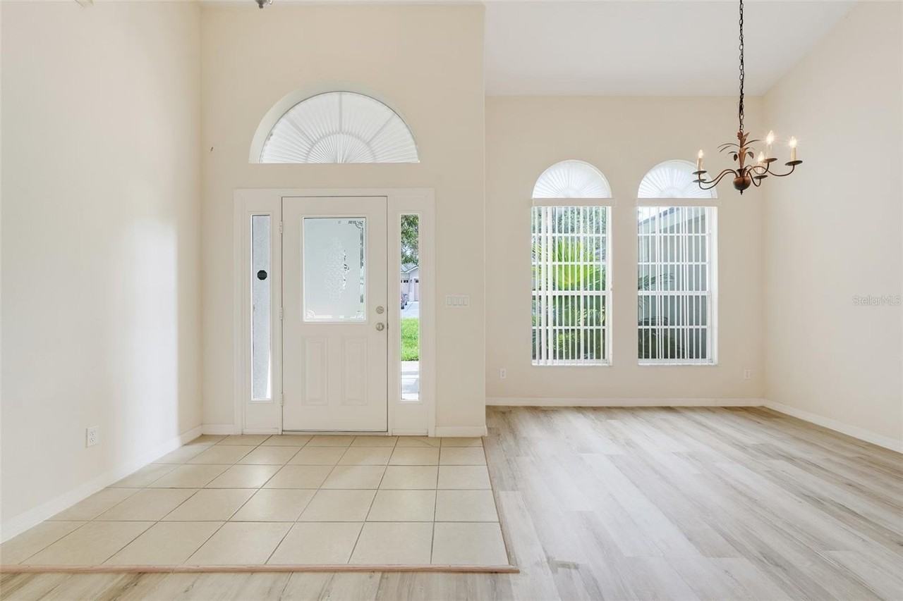 12900 Cloverdale Ln - Photo 5 of 35