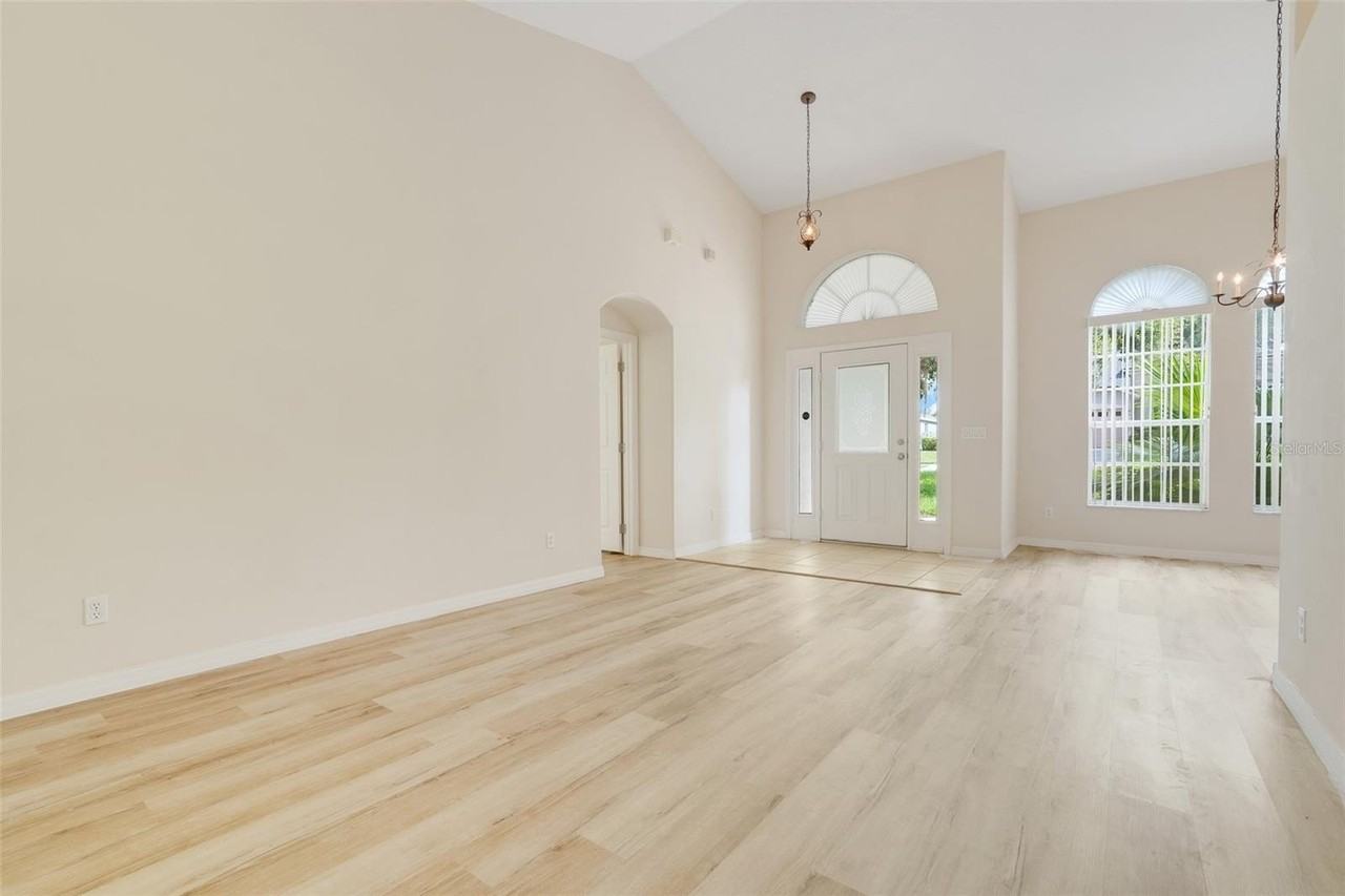 12900 Cloverdale Ln - Photo 6 of 35