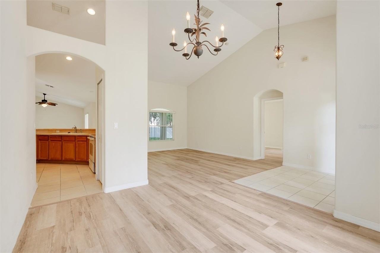 12900 Cloverdale Ln - Photo 7 of 35