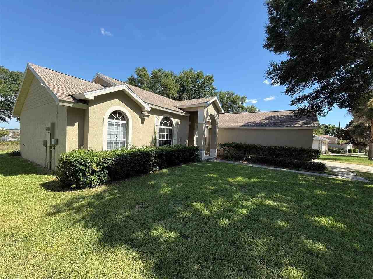 2735 Cedaridge Cir - Photo 2 of 23