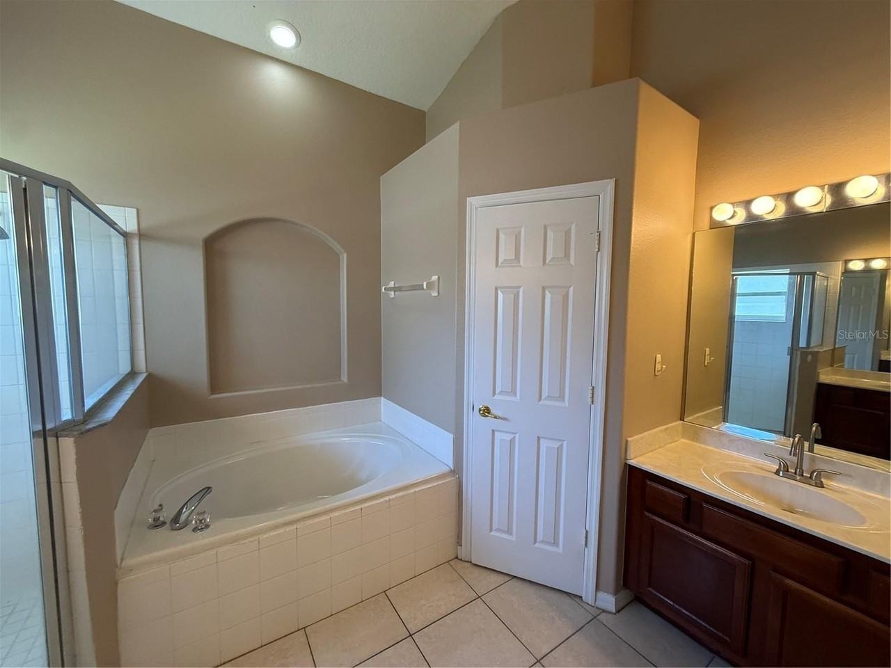 2735 Cedaridge Cir - Photo 7 of 23