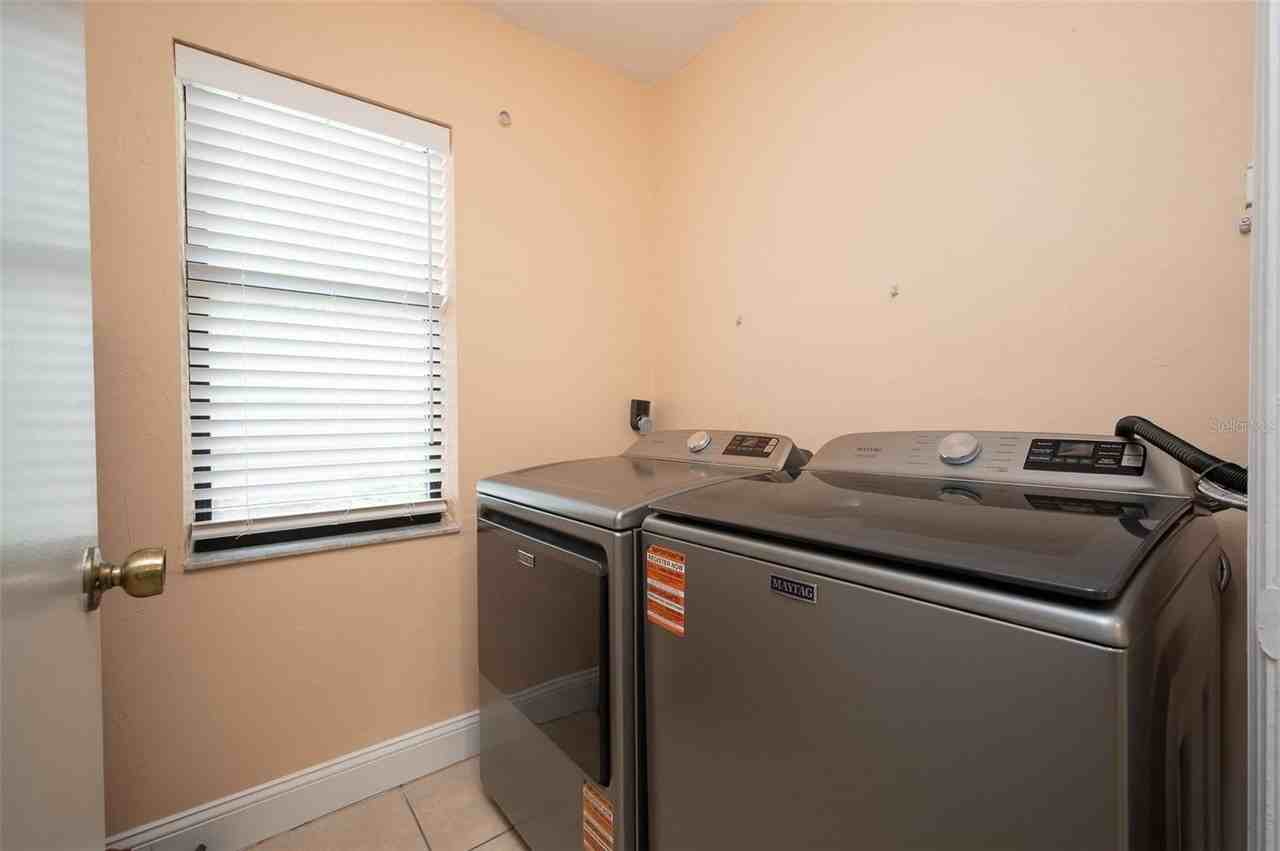 3409 Nw 52nd Ter - Photo 4 of 17