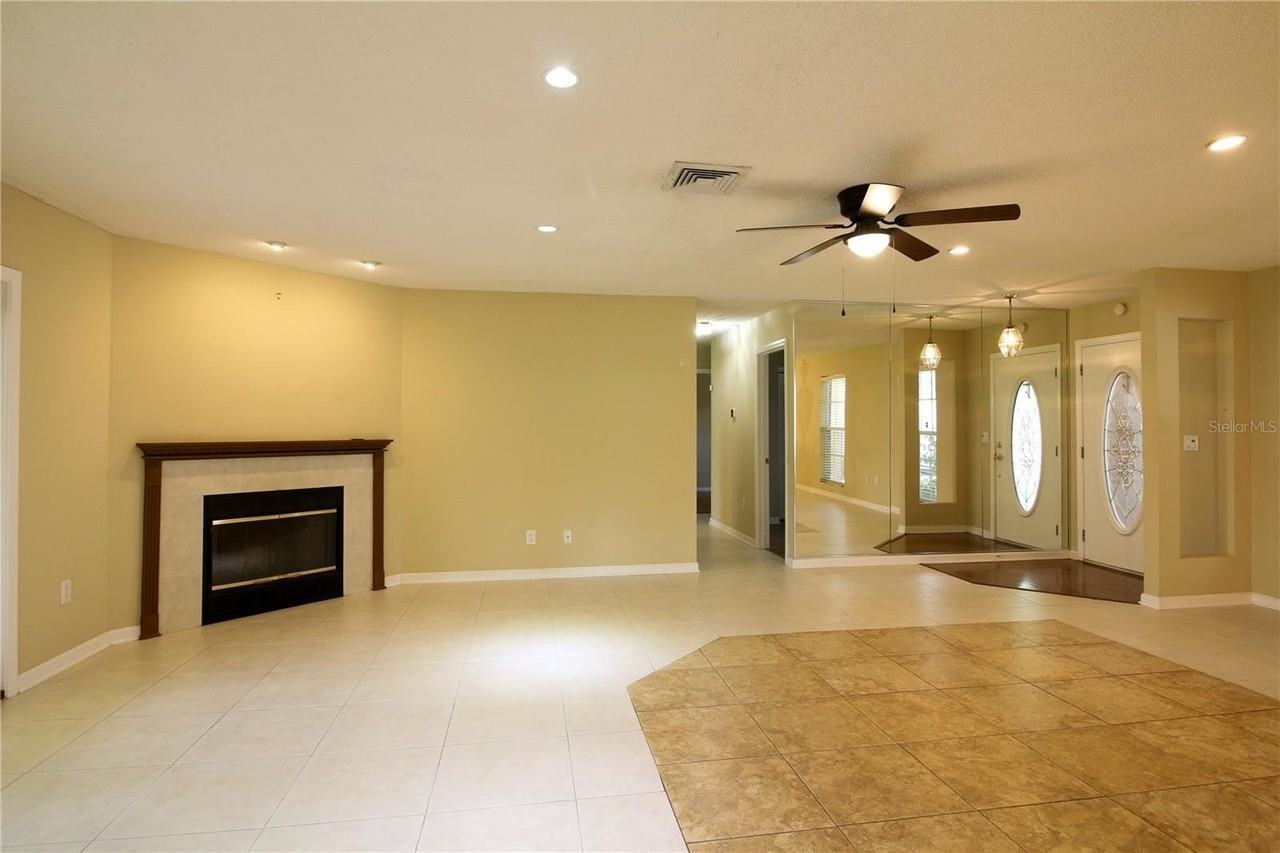 1311 Glenview Ln - Photo 4 of 31