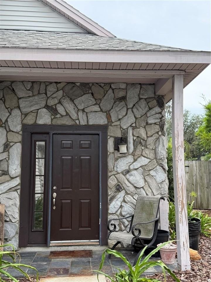 9828 Bubbling Brook Ct - Photo 2 of 37