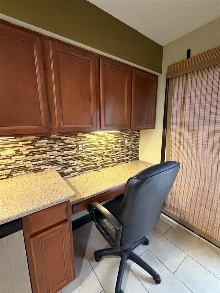 9828 Bubbling Brook Ct - Photo 7 of 37