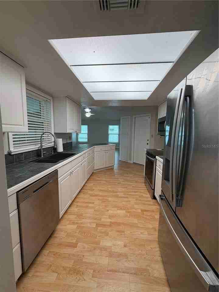 3727 Dunwich Ave - Photo 6 of 50
