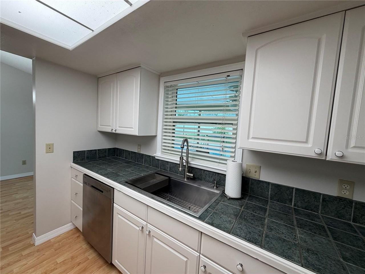 3727 Dunwich Ave - Photo 7 of 50