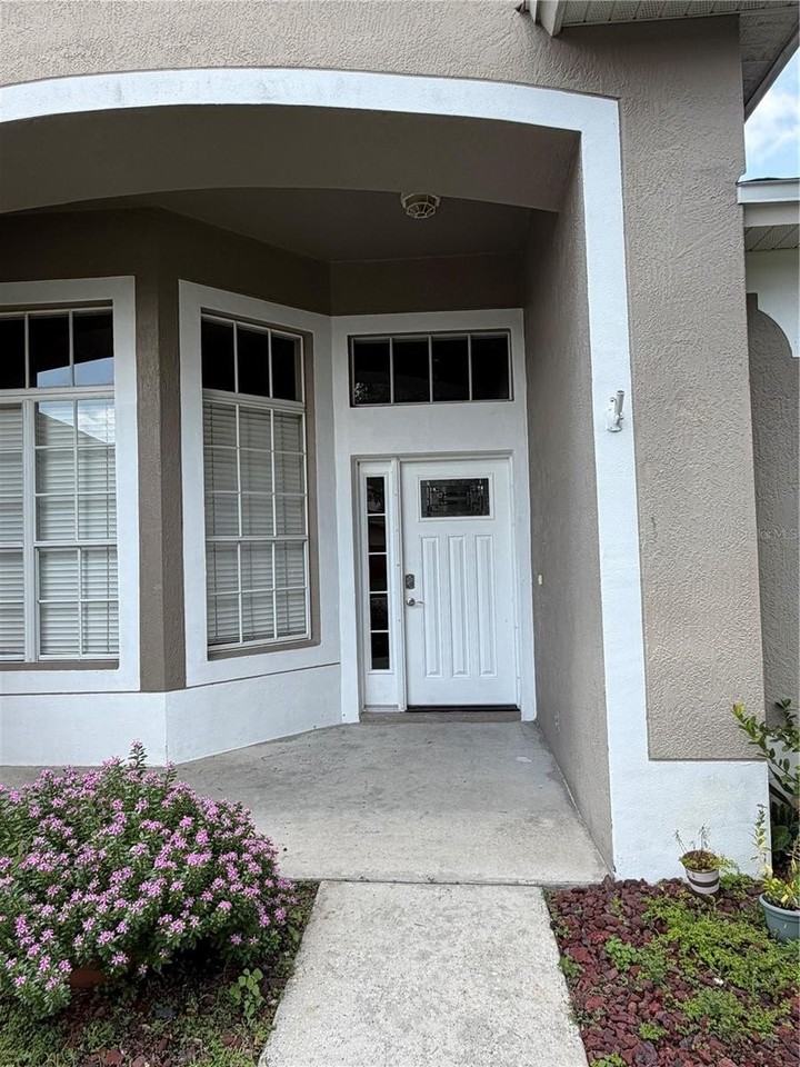 13813 Bluewater Cir - Photo 2 of 40
