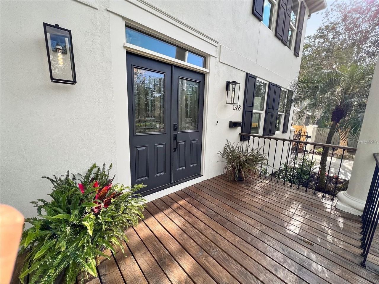 1368 Hibiscus Ave - Photo 4 of 45