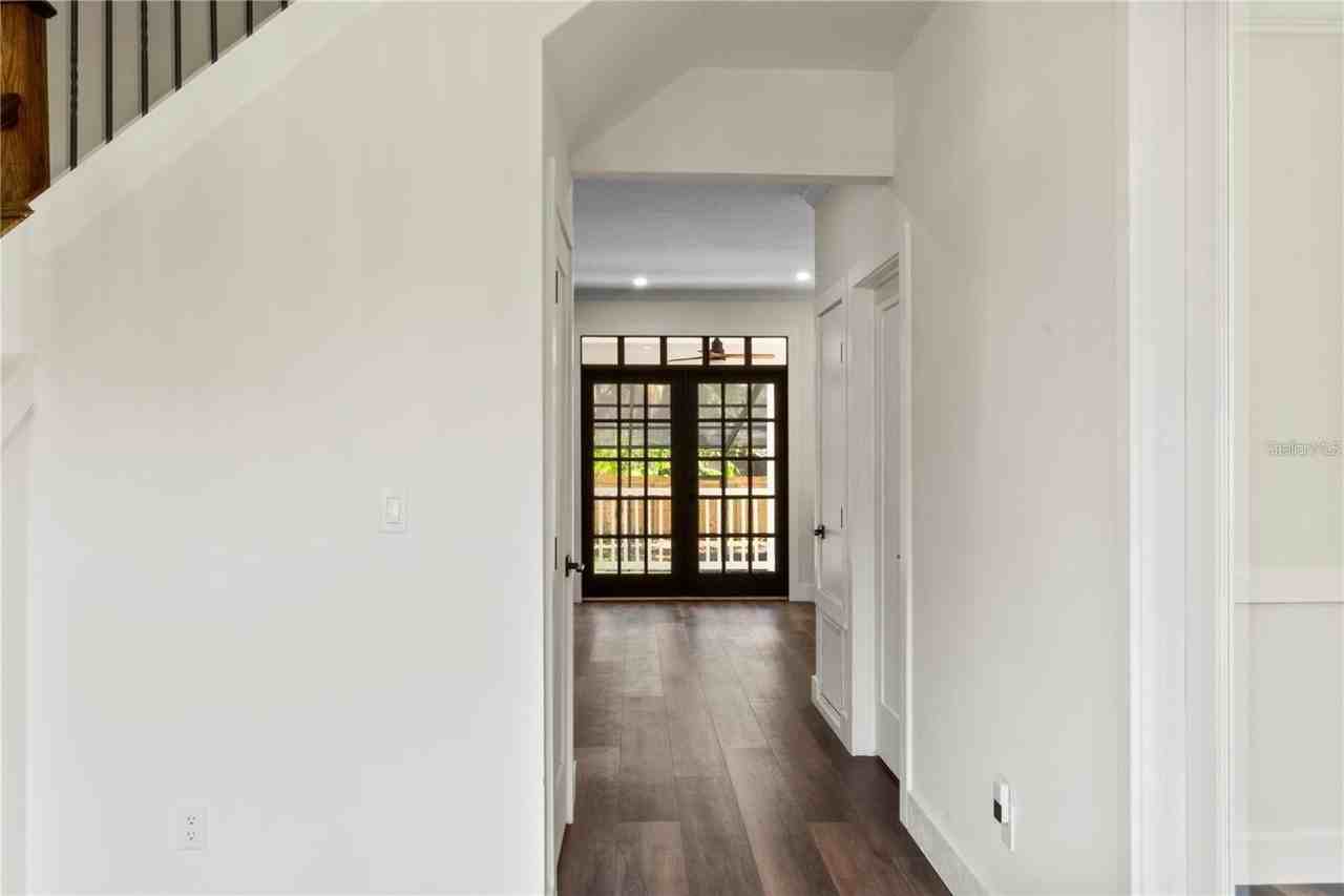 1368 Hibiscus Ave - Photo 5 of 45