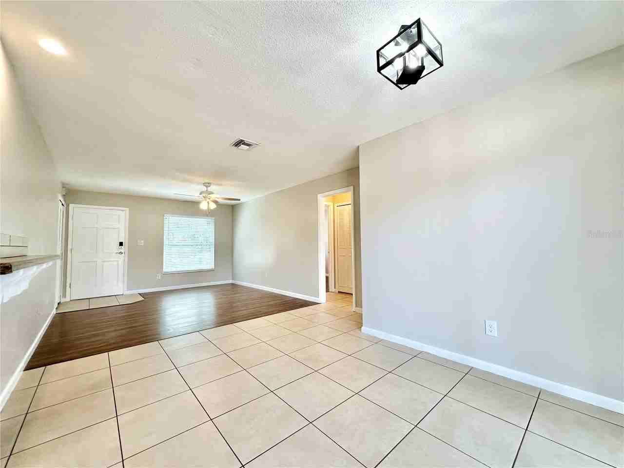 132 S Bulova Dr - Photo 3 of 22