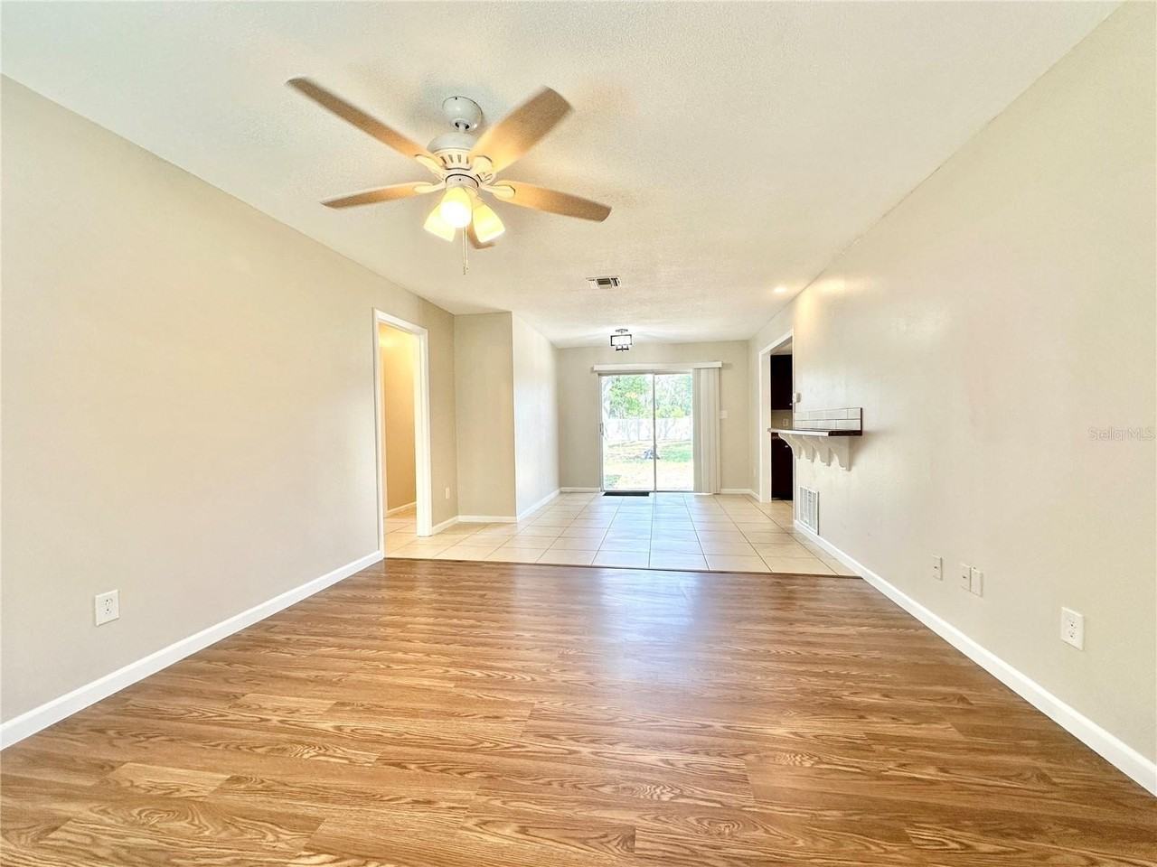 132 S Bulova Dr - Photo 4 of 22