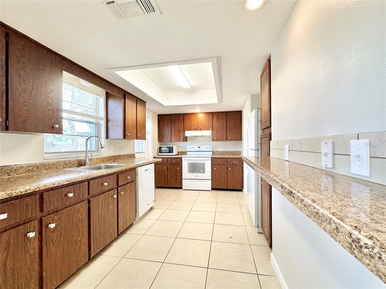 132 S Bulova Dr - Photo 5 of 22