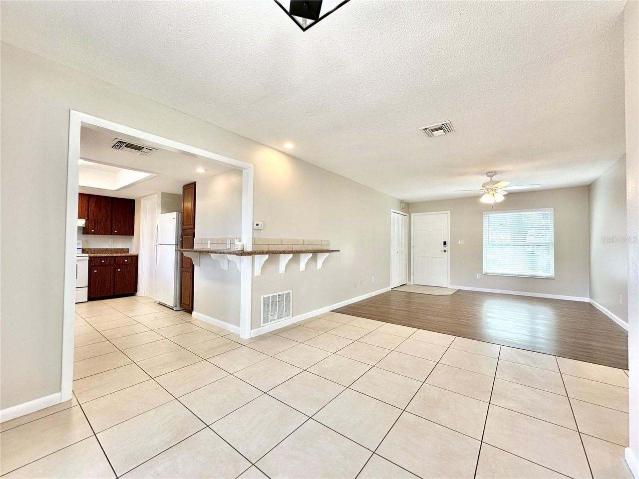 132 S Bulova Dr - Photo 6 of 22