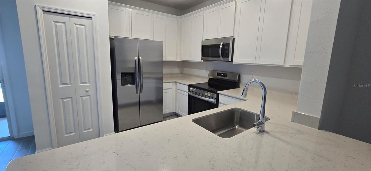 3577 Se 37th Ct - Photo 3 of 16