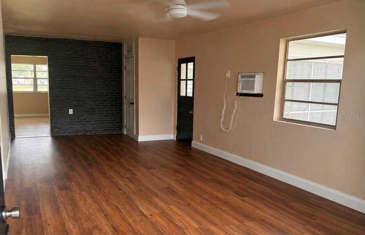1718 Kentucky Ave - Photo 4 of 19
