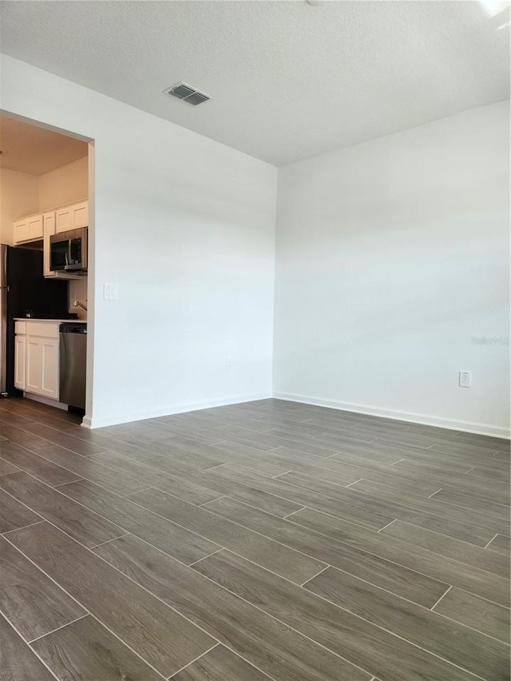 997 Waterfall Blvd - Photo 3 of 14