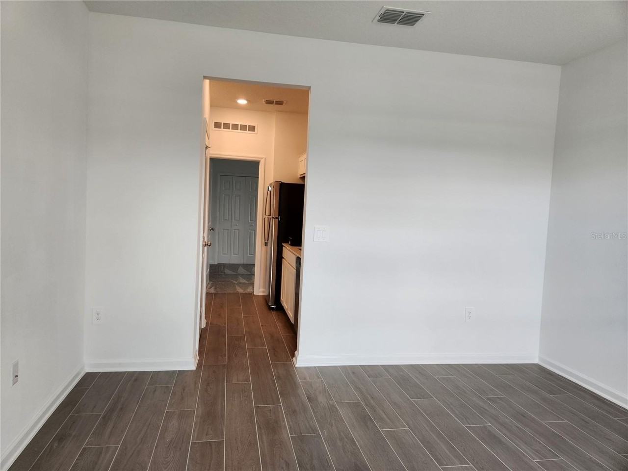 997 Waterfall Blvd - Photo 4 of 14