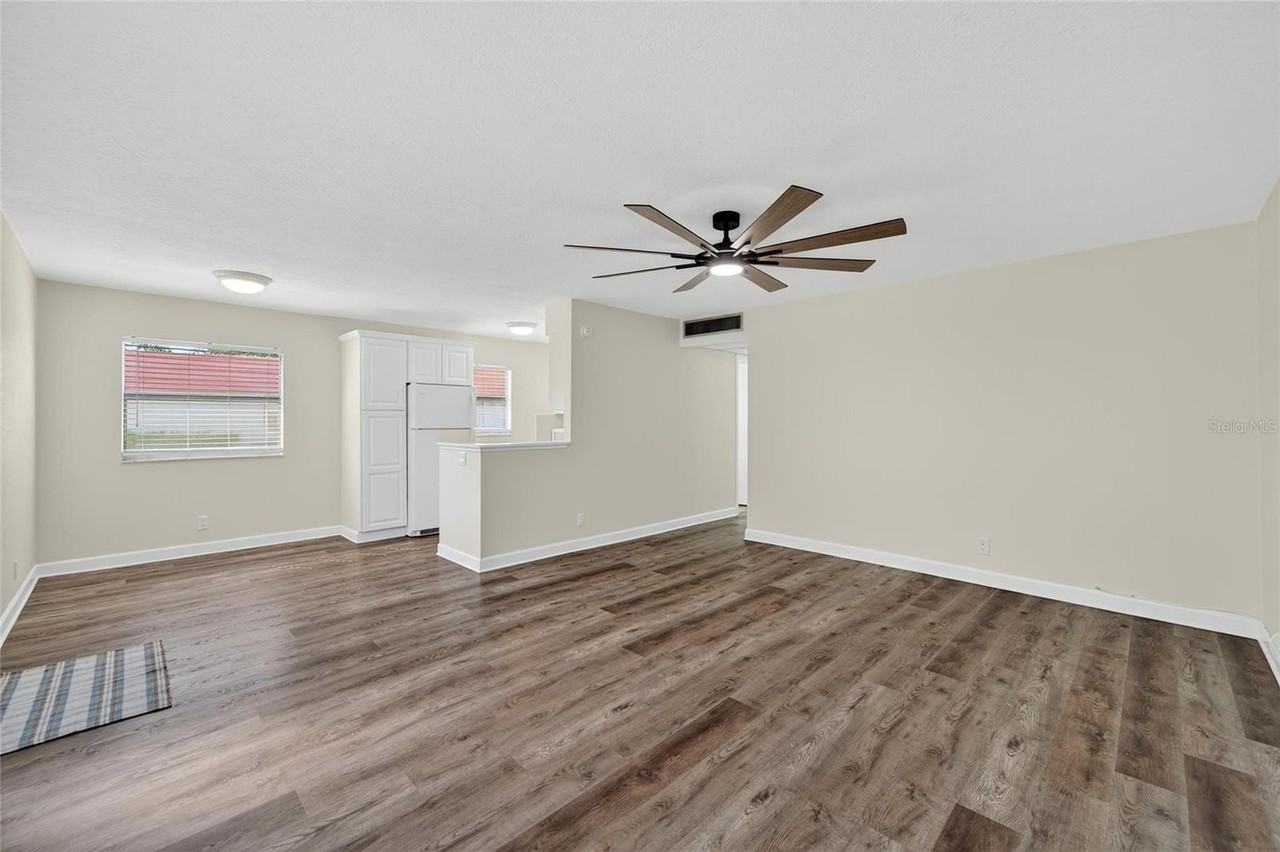 1802 Bedford Ln #12 - Photo 3 of 22