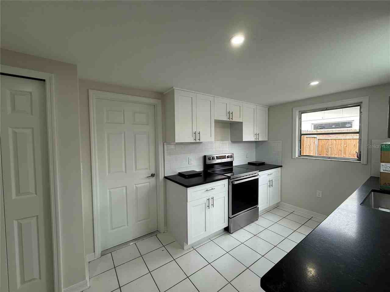 5241 Sparrow Dr - Photo 5 of 16