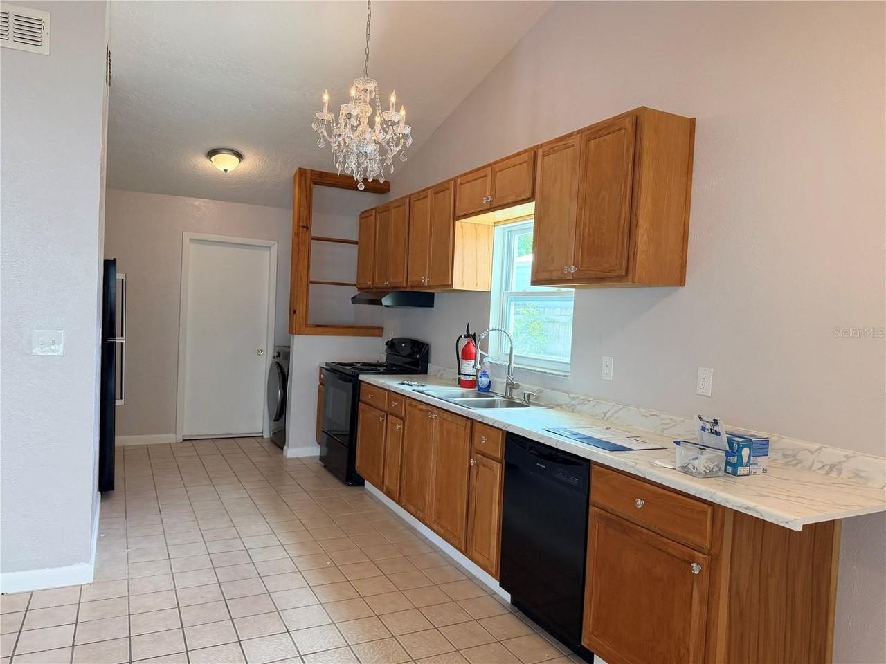 208 Flamingo Dr - Photo 4 of 20