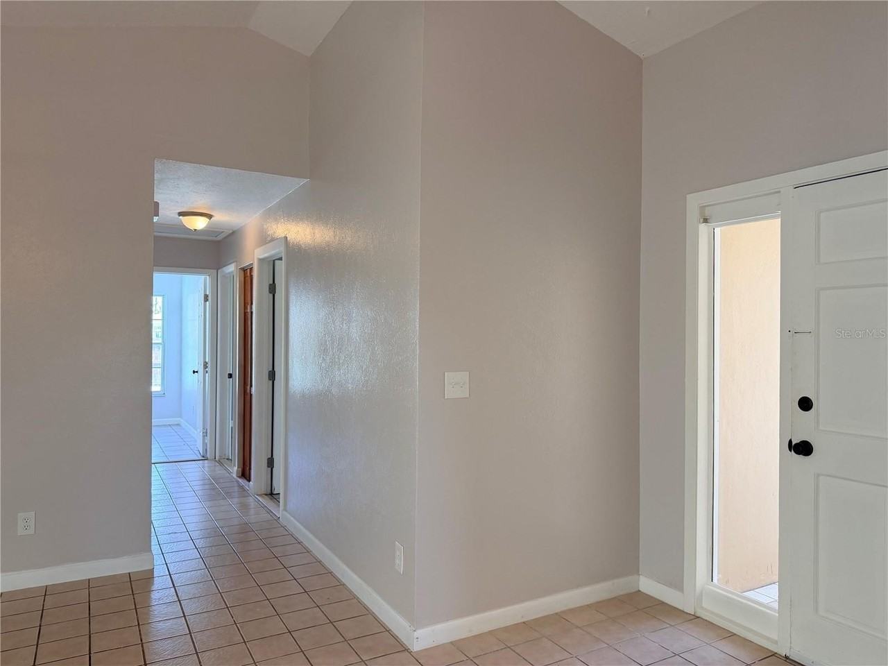 208 Flamingo Dr - Photo 7 of 20