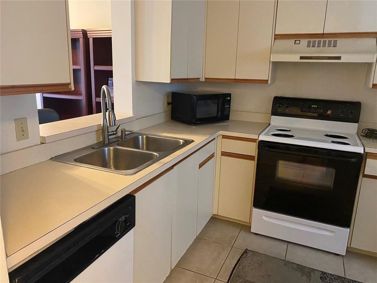 800 Cove Cay Dr #5D - Photo 5 of 32