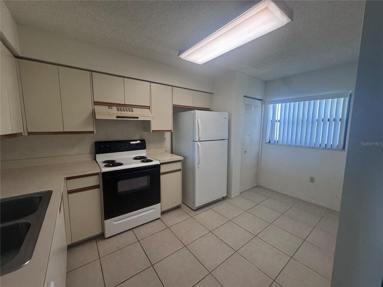 800 Cove Cay Dr #5D - Photo 6 of 32