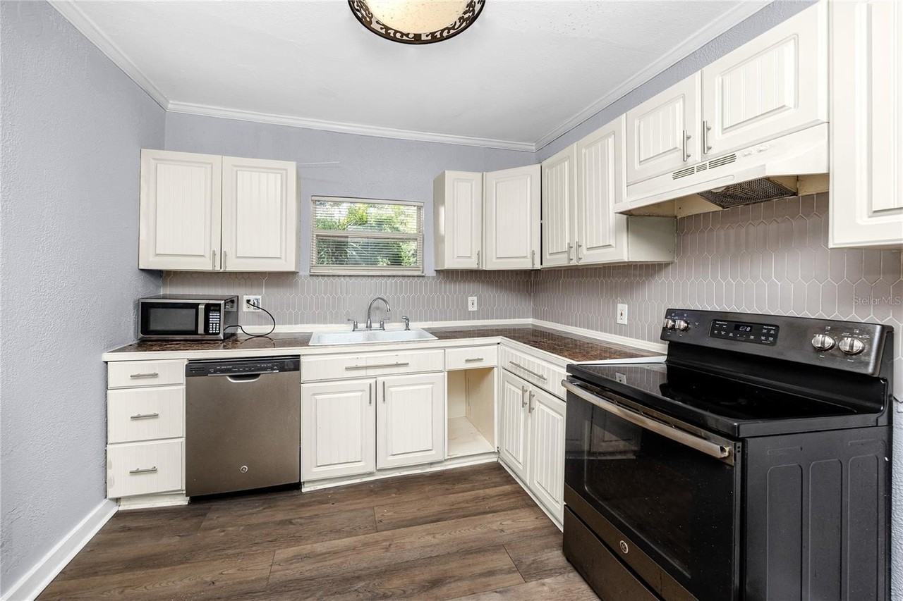 1763 Preston St S - Photo 4 of 42