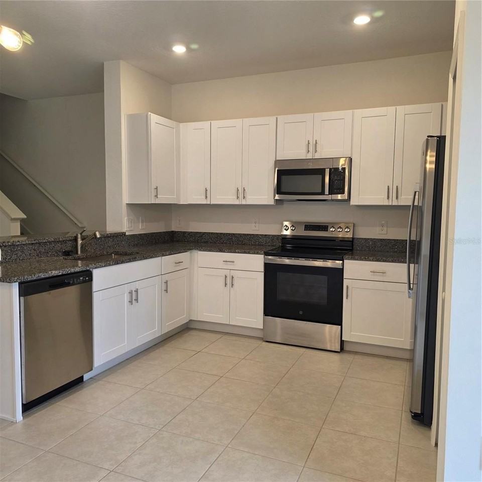 6076 Shiner St - Photo 4 of 19