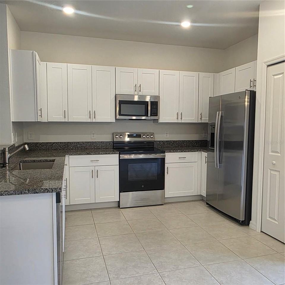 6076 Shiner St - Photo 5 of 19