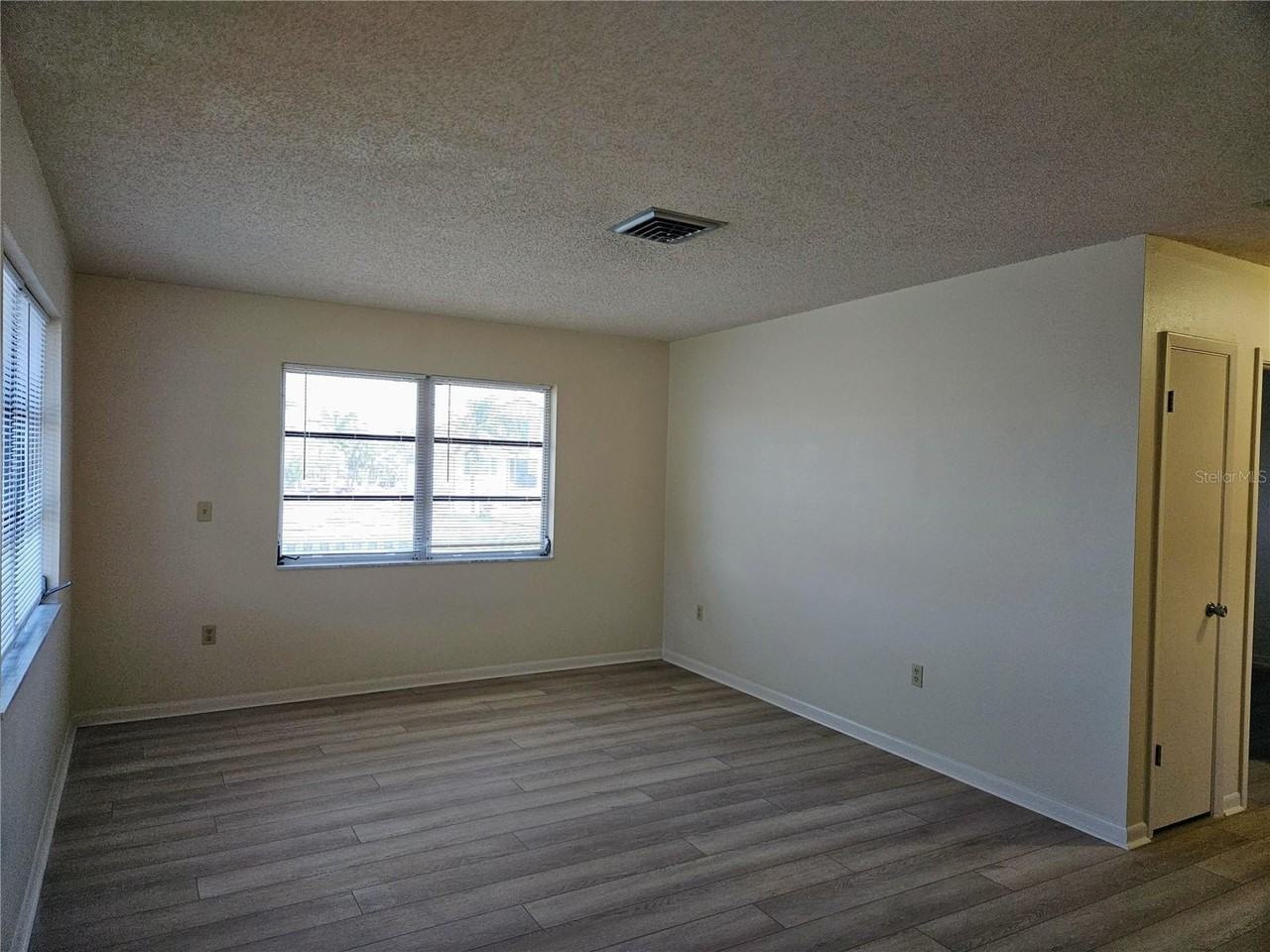 360 137th Avenue Cir #360 - Photo 2 of 20