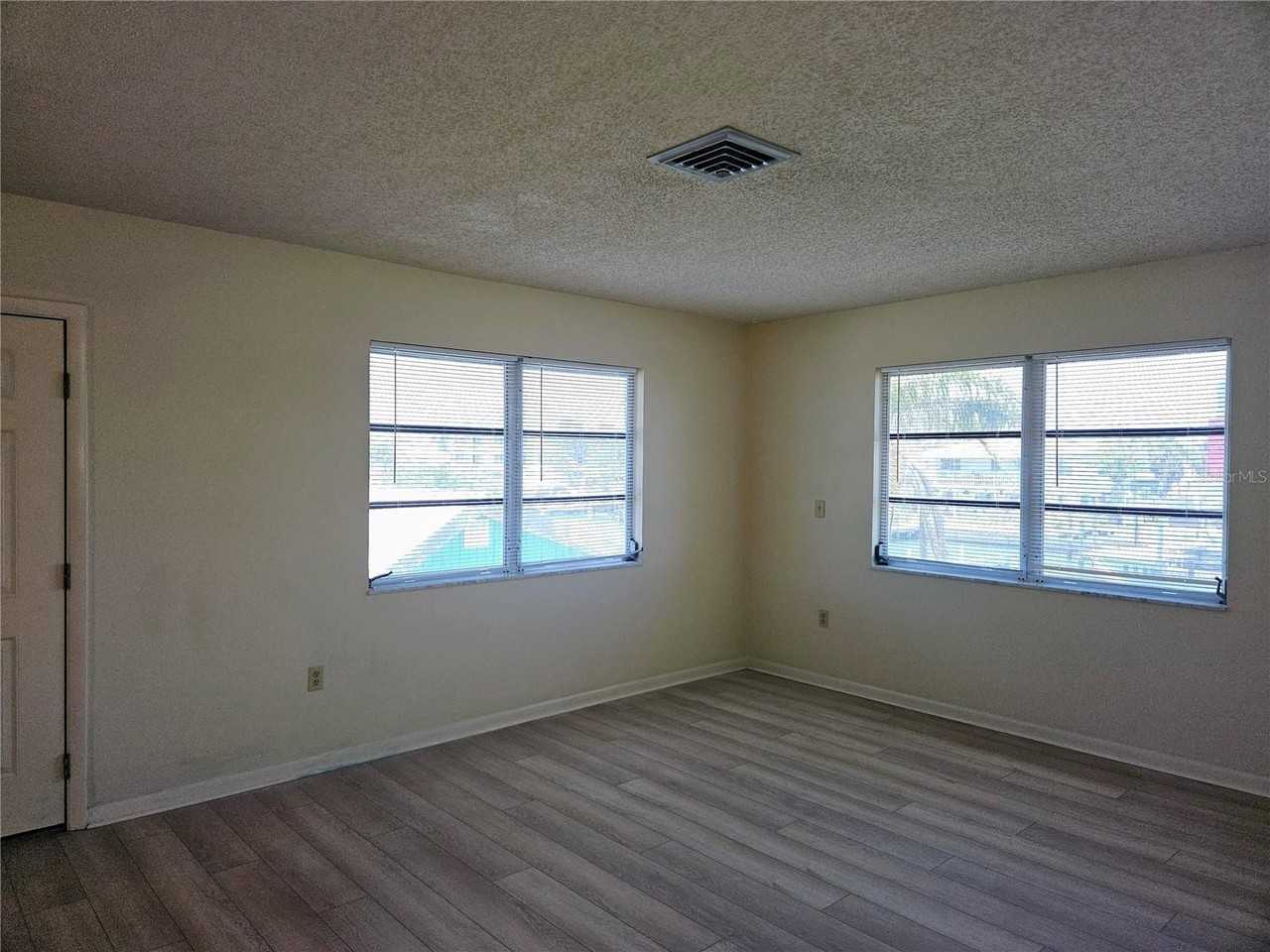 360 137th Avenue Cir #360 - Photo 3 of 20