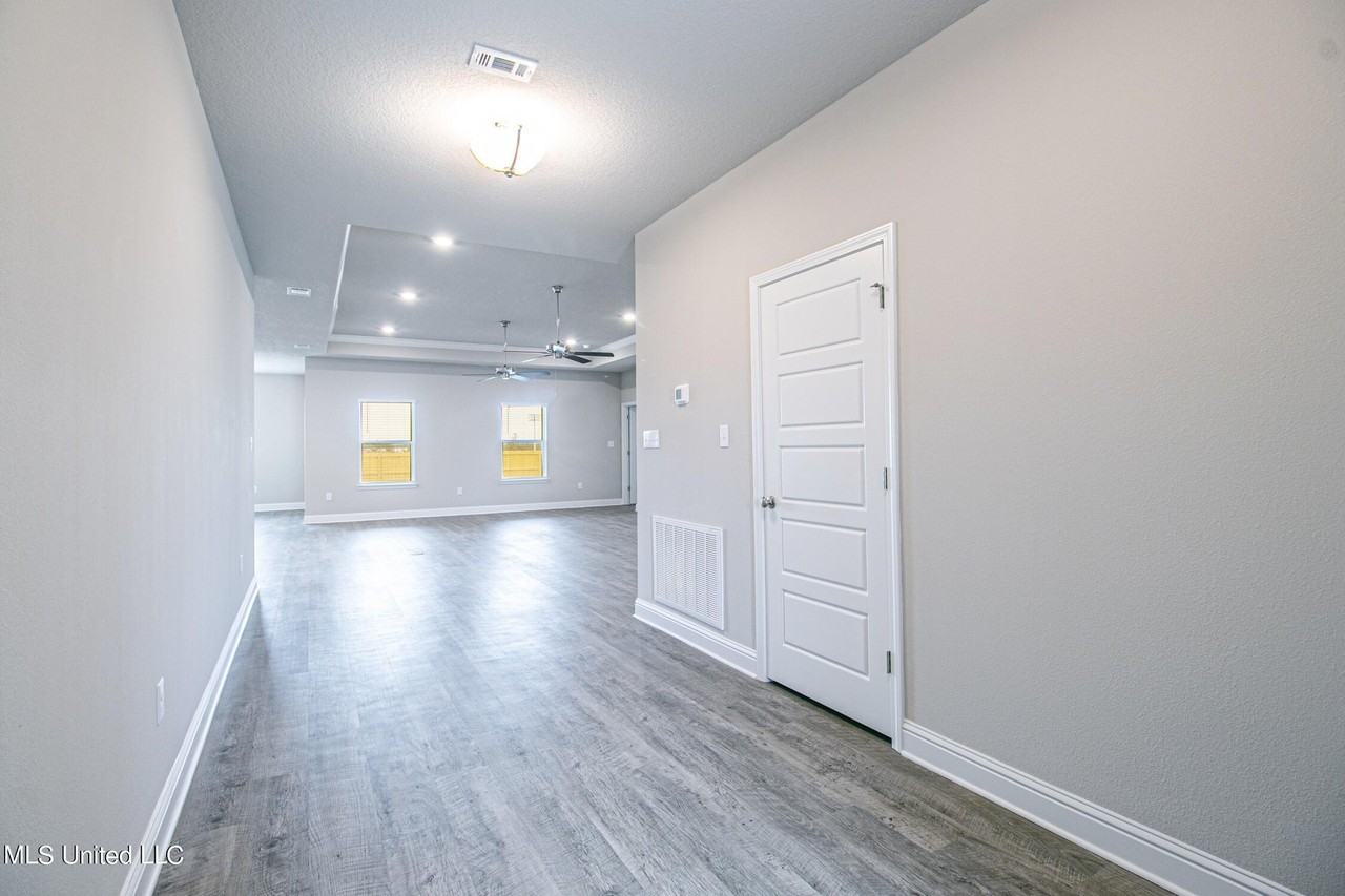5209 Fairbury Way - Photo 4 of 25