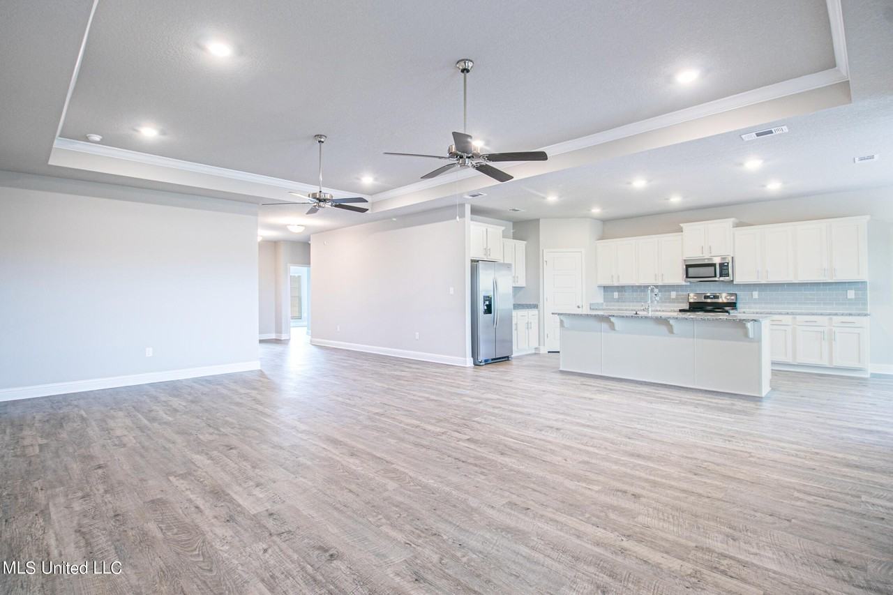 5209 Fairbury Way - Photo 6 of 25