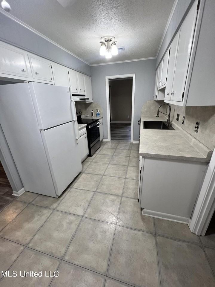 1122 36th St - Photo 3 of 16