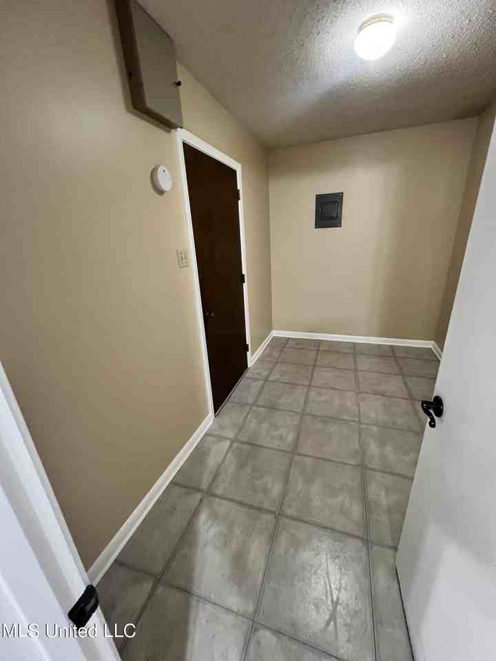 1122 36th St - Photo 4 of 16